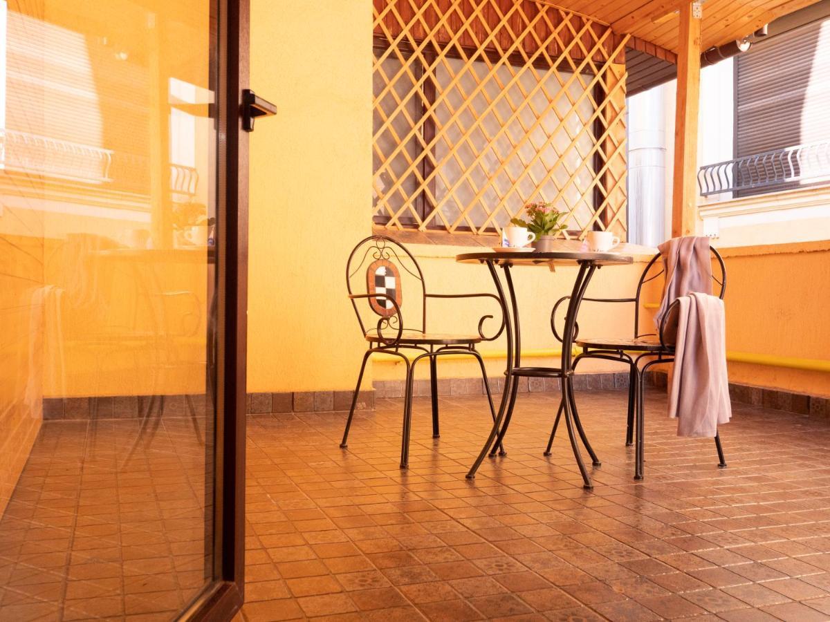 One Love Terrace Apartment Bukarest Exterior foto